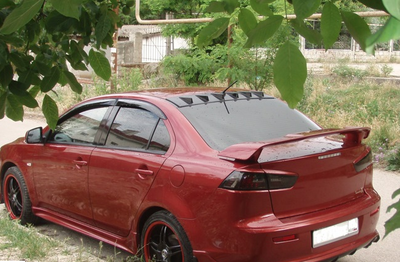 Спойлер козырек на крышу Mitsubishi Lancer X (ABS-пластик) тюнинг фото