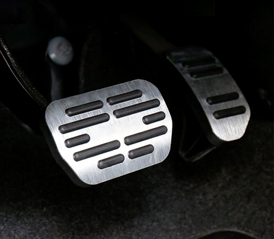 Накладки на педали Toyota RAV4 (13-18 г.в.) тюнинг фото
