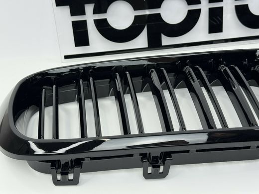 Решетка радиатора на BMW X5 F15 / X6 F16 стиль М черная глянцевая + триколор тюнинг фото