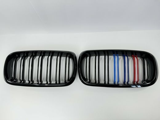Решетка радиатора на BMW X5 F15 / X6 F16 стиль М черная глянцевая + триколор тюнинг фото