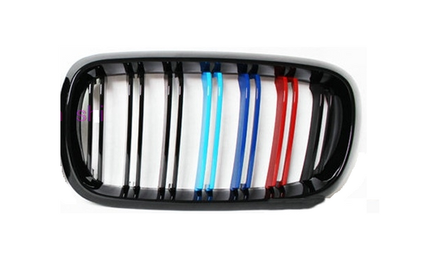 Решітка радіатора на BMW X5 F15 / X6 F16 стиль М чорна глянсова + триколор тюнінг фото