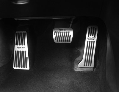 Накладки на педали Mazda (автомат) тюнинг фото