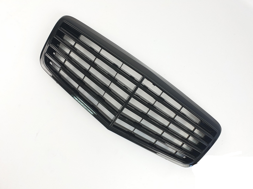 Решетка радиатора Mercedes W211 черный глянец (06-09 г.в.) тюнинг фото