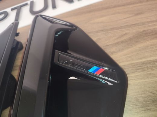 Накладки на крила-зябра BMW X5 G05 / X5M F95 чорні (темний логотип) тюнінг фото