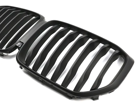 Решітка радіатора на BMW X5 G05 чорна матова тюнінг фото