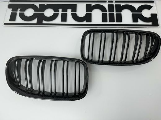 Решетка радиатора BMW E92 / E93 M3-LOOK черная глянцевая+рамка под карбон (10-13 г.в.) тюнинг фото
