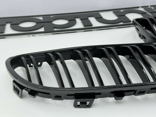 Решетка радиатора BMW E92 / E93 M3-LOOK черная глянцевая+рамка под карбон (10-13 г.в.) тюнинг фото