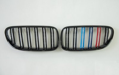 Решетка радиатора BMW E92 / E93 черная, глянцевая, триколор (10-13 г.в.) тюнинг фото
