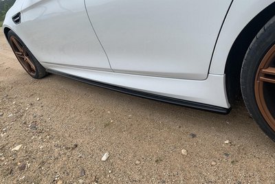 Накладки (диффузоры) порогов автомобиля BMW 5 серии F10 тюнинг фото