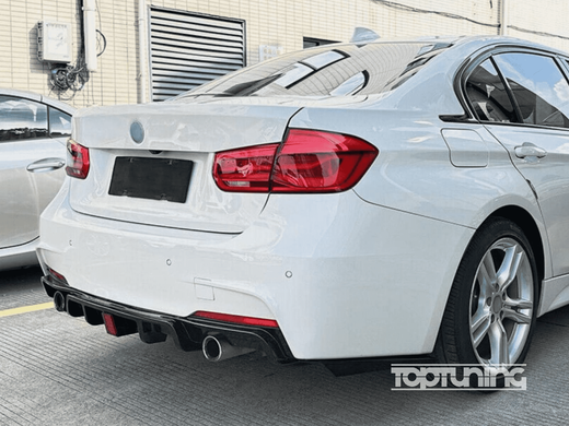 Накладка на задній бампер BMW F30 зі стоп-сигналом (під дві одинарні вихлопні труби) тюнінг фото