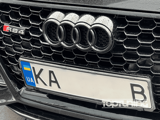 Решетка радиатора Ауди A4 B9 в RS4 стиле, черная глянцевая тюнинг фото