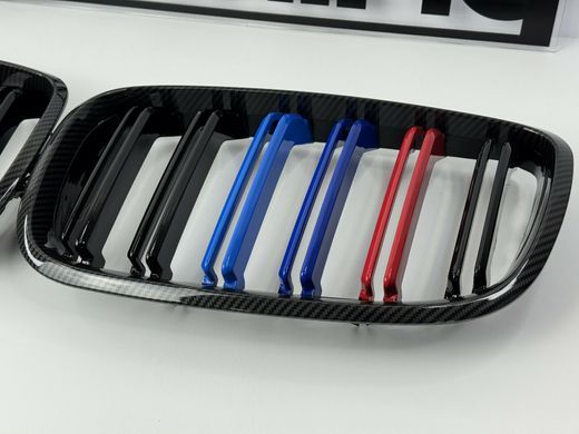 Решітка радіатора BMW X5 Е70, X6 E71 стиль М3 (M-color) рамка під карбон  тюнінг фото