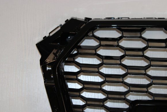 Решітка радіатора Ауді A4 B9 в RS4 стилі, чорна глянсова тюнінг фото