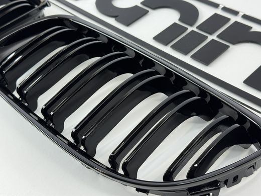 Решітка радіатора BMW E90 / E91 в стилі М чорна глянсова (09-11 р.в.) тюнінг фото