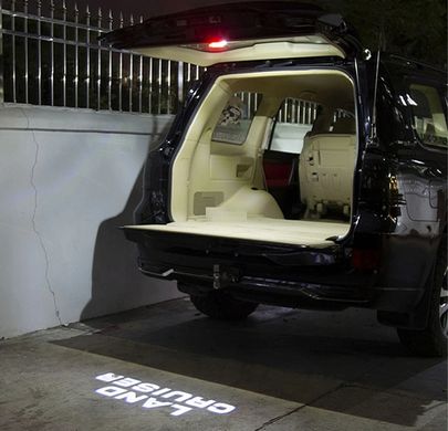 Підсвічування дверей багажника з логотипом Toyota Land Cruiser 200 (07-21 р.в.) тюнінг фото