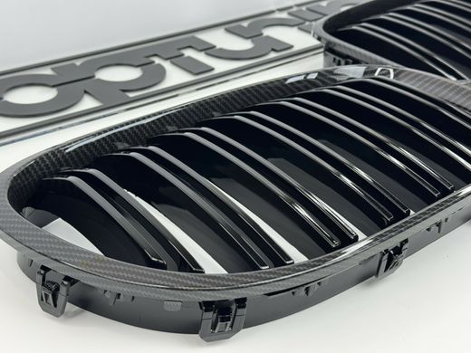Решетка радиатора BMW F01 черная глянцевая, стиль М+рамка под карбон тюнинг фото