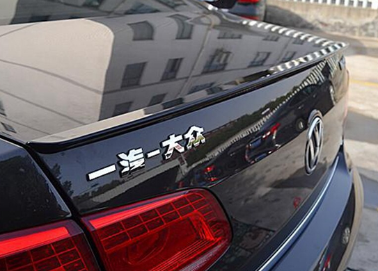 Спойлер на Volkswagen Passat B7 черный глянцевый ABS-пластик (европейка) тюнинг фото