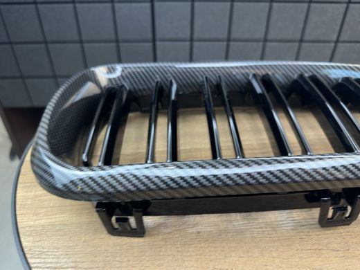 Решетка радиатора на BMW X5 F15 / X6 F16 стиль М черная глянцевая + рамка под карбон тюнинг фото