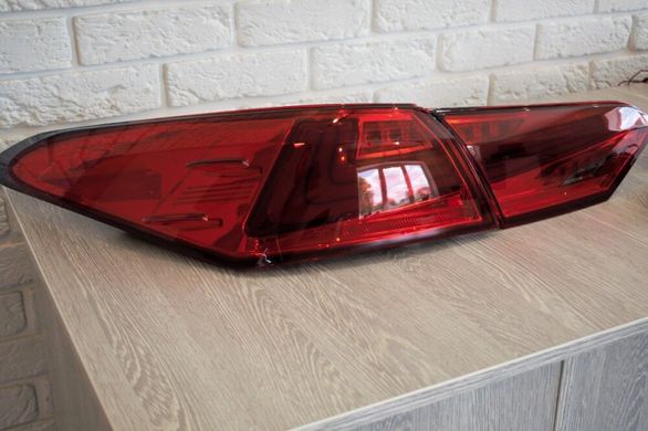 Оптика задняя, фонари на Toyota Camry 70 красные тюнинг фото