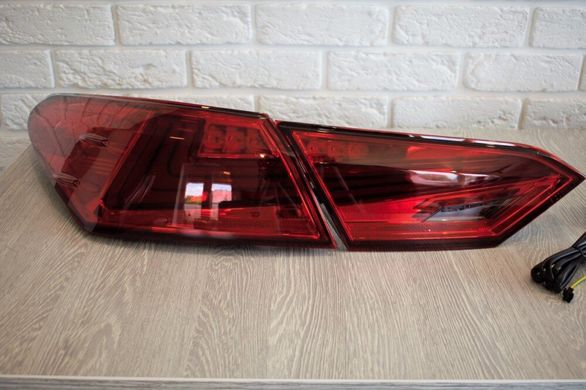 Оптика задняя, фонари на Toyota Camry 70 красные тюнинг фото