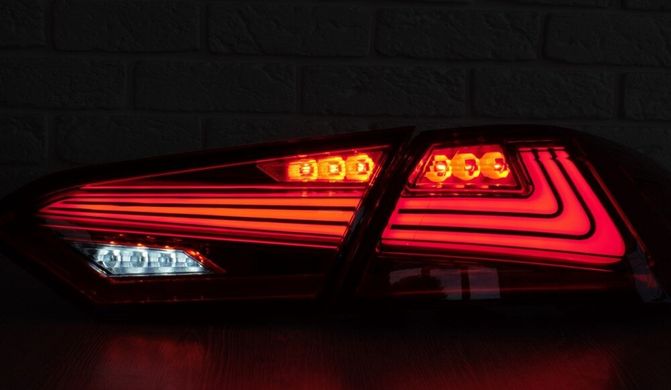 Оптика задня, ліхтарі на Toyota Camry 70 червоні тюнінг фото