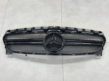 Решітка радіатора Full Black AMG на Mercedes-Benz CLA-Class C117 2013-2017 тюнінг фото