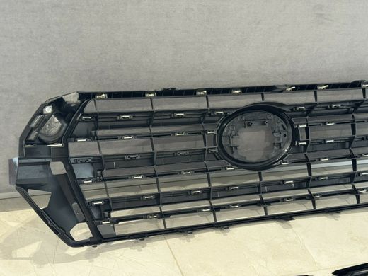 Решітка радіатора чорна Toyota Land Cruiser 200 (2016 -...) тюнінг фото