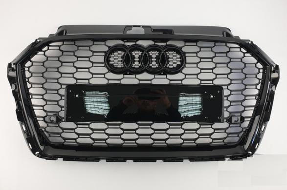 Решітка радіатора Audi A3 8V стиль RS3 чорний глянець (16-20 р.в.) тюнінг фото