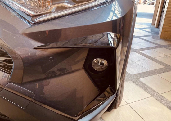 Накладки переднего бампера Toyota RAV4 (2019-...) тюнинг фото