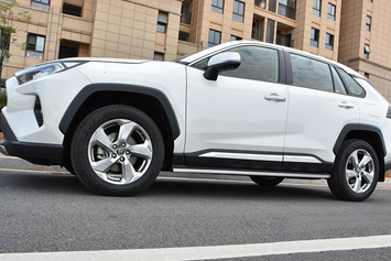 Хромовані молдинги на двері Toyota RAV 4 (2019-...) тюнінг фото