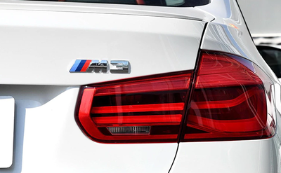 Наклейка-эмблема M3 на задний бампер BMW тюнинг фото