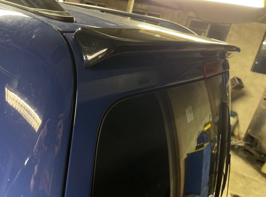 Спойлер на VW Caddy чорний глянсовий ABS-пластик тюнінг фото