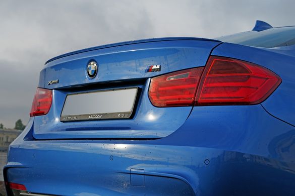 Спойлер на BMW F30 стиль М3 (стеклопластик) тюнинг фото