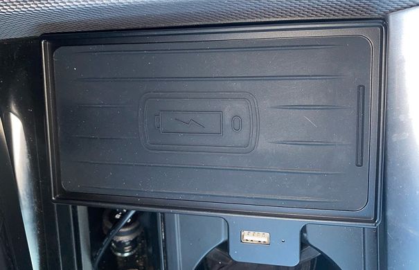 Беспроводная автомобильная зарядка для BMW X5 F15 тюнинг фото