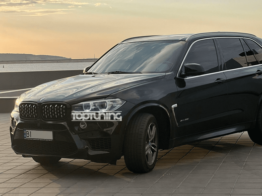 Решетка радиатора на BMW X5 F15 / X6 F16 стиль Diamond Silver-Black тюнинг фото