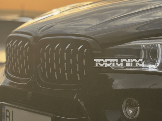 Решетка радиатора на BMW X5 F15 / X6 F16 стиль Diamond Silver-Black тюнинг фото