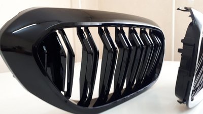 Решетка радиатора (ноздри) BMW G30 / G31 стиль M черная глянцевая тюнинг фото