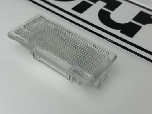 Підсвічування багажника (LED) BMW E82 E36 E46 E90 E92 E93 E39 E60 E61 F10 E63 E38 E65 F01 E84 E53 тюнінг фото