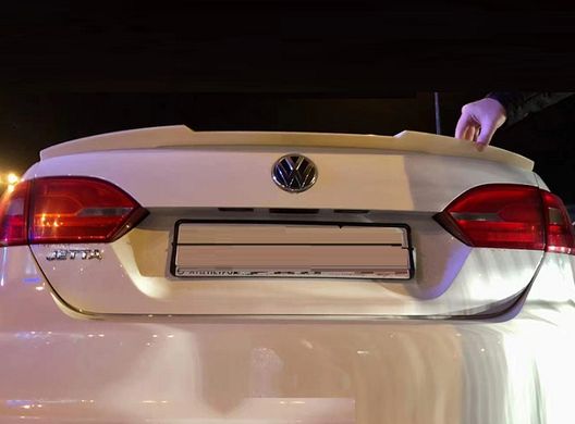 Спойлер багажника Volkswagen Jetta 6 стиль М4 (стеклопластик) тюнинг фото