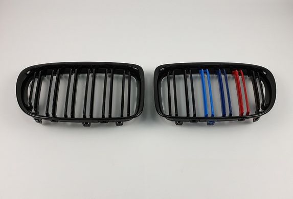Решетка радиатора BMW X1 E84 М черный глянец триколор тюнинг фото