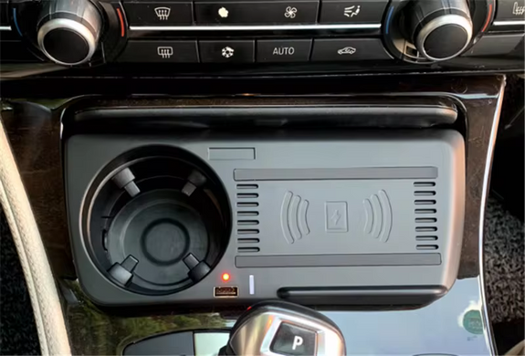 Беспроводной чарджер BMW F10/F11/F18 тюнинг фото