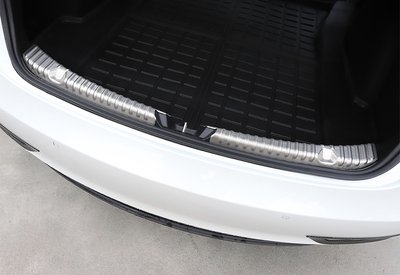 Защитная накладка на багажник Tesla Model 3 / Model Y хром тюнинг фото