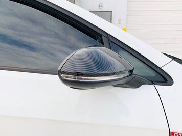 Накладки на дзеркала VW Golf 7, під карбон тюнінг фото