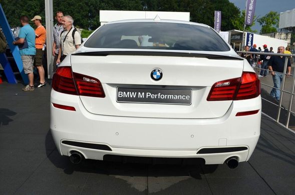 Спойлер BMW F10 стиль М-performance черный глянцевый (ABS-пластик) тюнинг фото