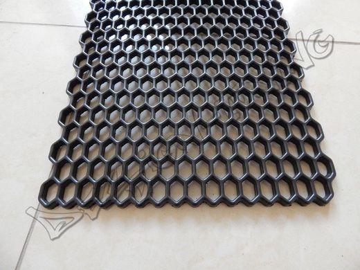 Пластиковая тюнинг сетка 130x30 см тюнинг фото