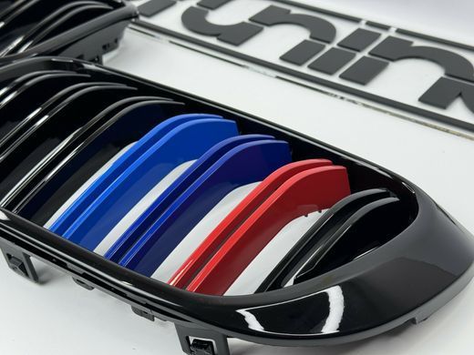 Решетка радиатора BMW X3 F25 (14-17 г.в.) / BMW X4 F26 (14-17 г.в.) М триколор тюнинг фото