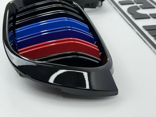 Решетка радиатора BMW X3 F25 (14-17 г.в.) / BMW X4 F26 (14-17 г.в.) М триколор тюнинг фото