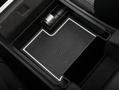 Коробка органайзер центральной консоли автомобиля Volvo S60 V60 XC60 тюнинг фото