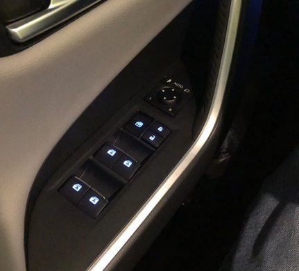 Блок конопок стеклоподъемника Toyota RAV4 (2018-...) тюнинг фото