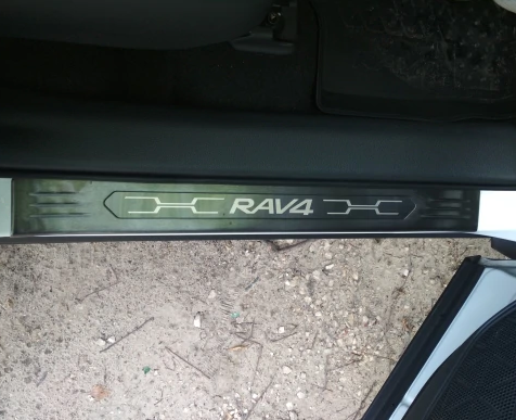 Накладки на пороги Toyota RAV4, темные Задние (2019-...) тюнинг фото